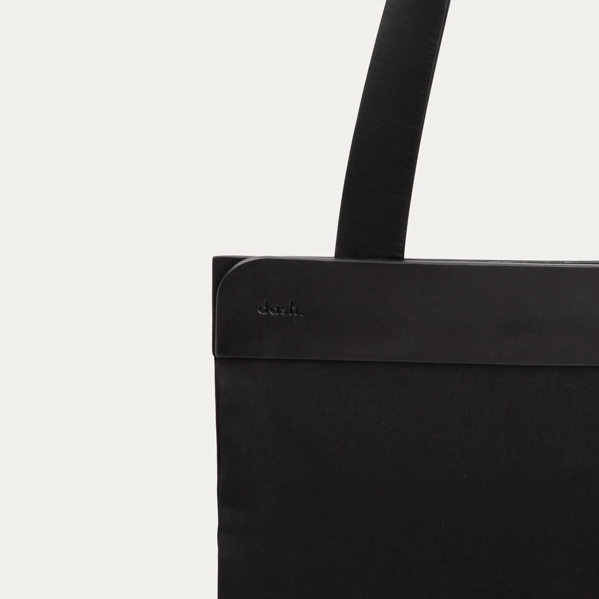 DA24 Flat Satchel - Black