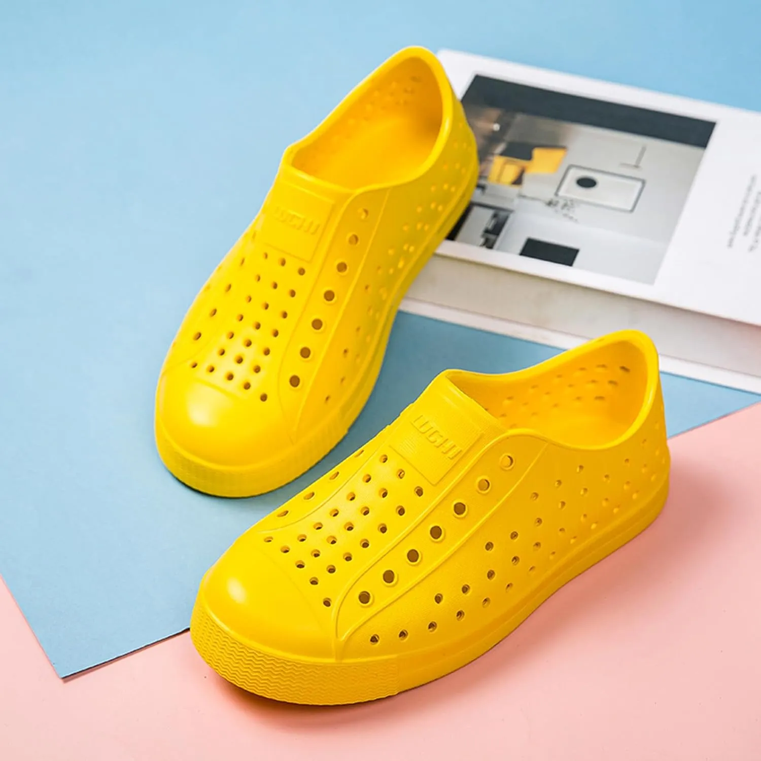 Kids’ Colorful Slip-On Garden Clogs, Lightweight Waterproof & Breathable Shoes with Non-Slip Sole, Available in Fun Colors for Outdoor Play, Beach, and Everyday Adventures