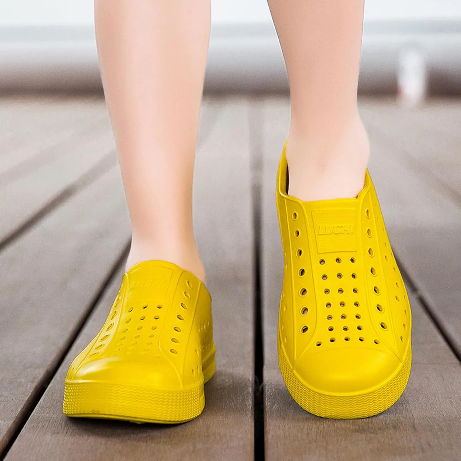 Kids’ Colorful Slip-On Garden Clogs, Lightweight Waterproof & Breathable Shoes with Non-Slip Sole, Available in Fun Colors for Outdoor Play, Beach, and Everyday Adventures