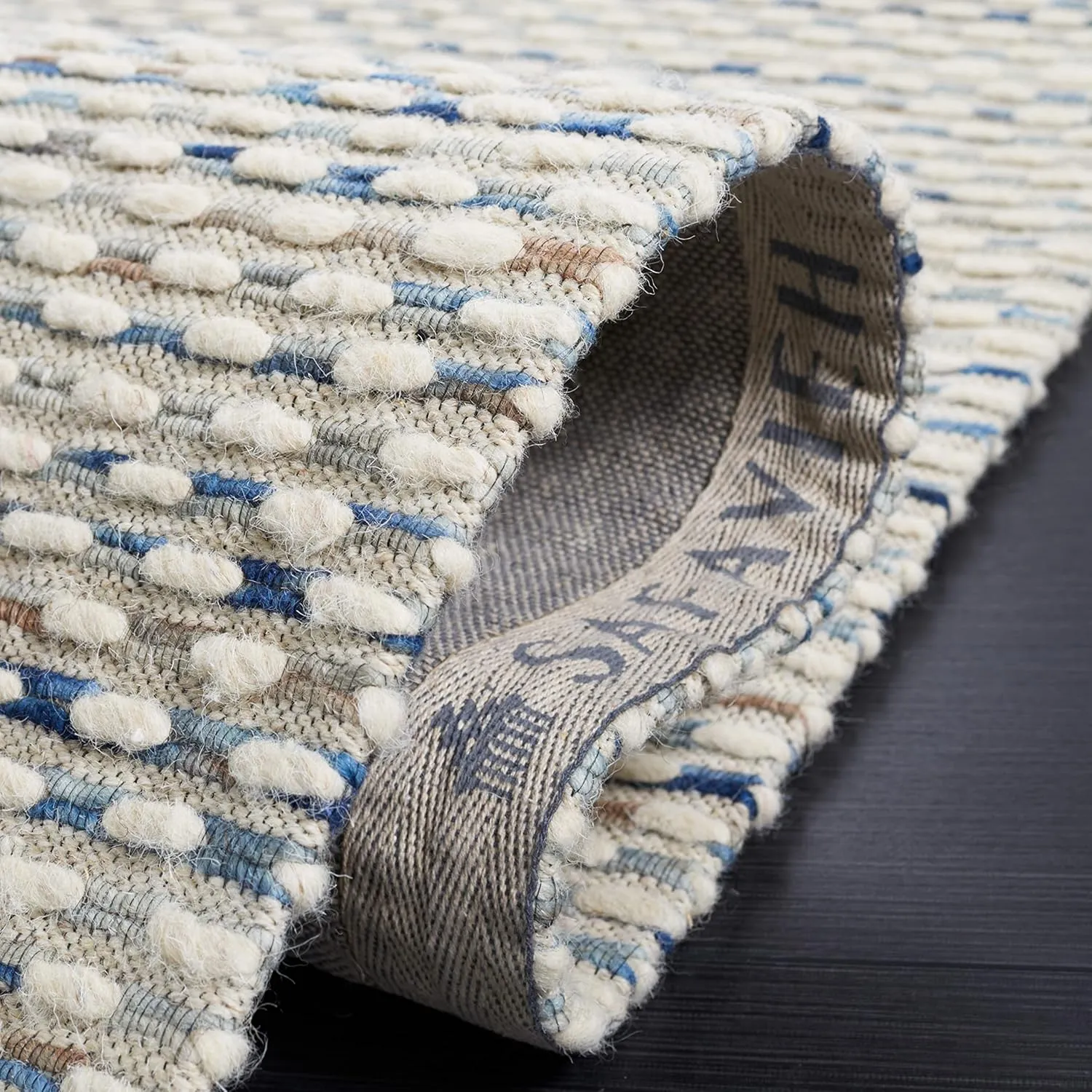 SAFAVIEH Marbella Collection Area Rug - 8' x 10', White & Navy, Handmade Wool, Ideal for High Traffic Areas in Living Room, Bedroom (MRB158N)