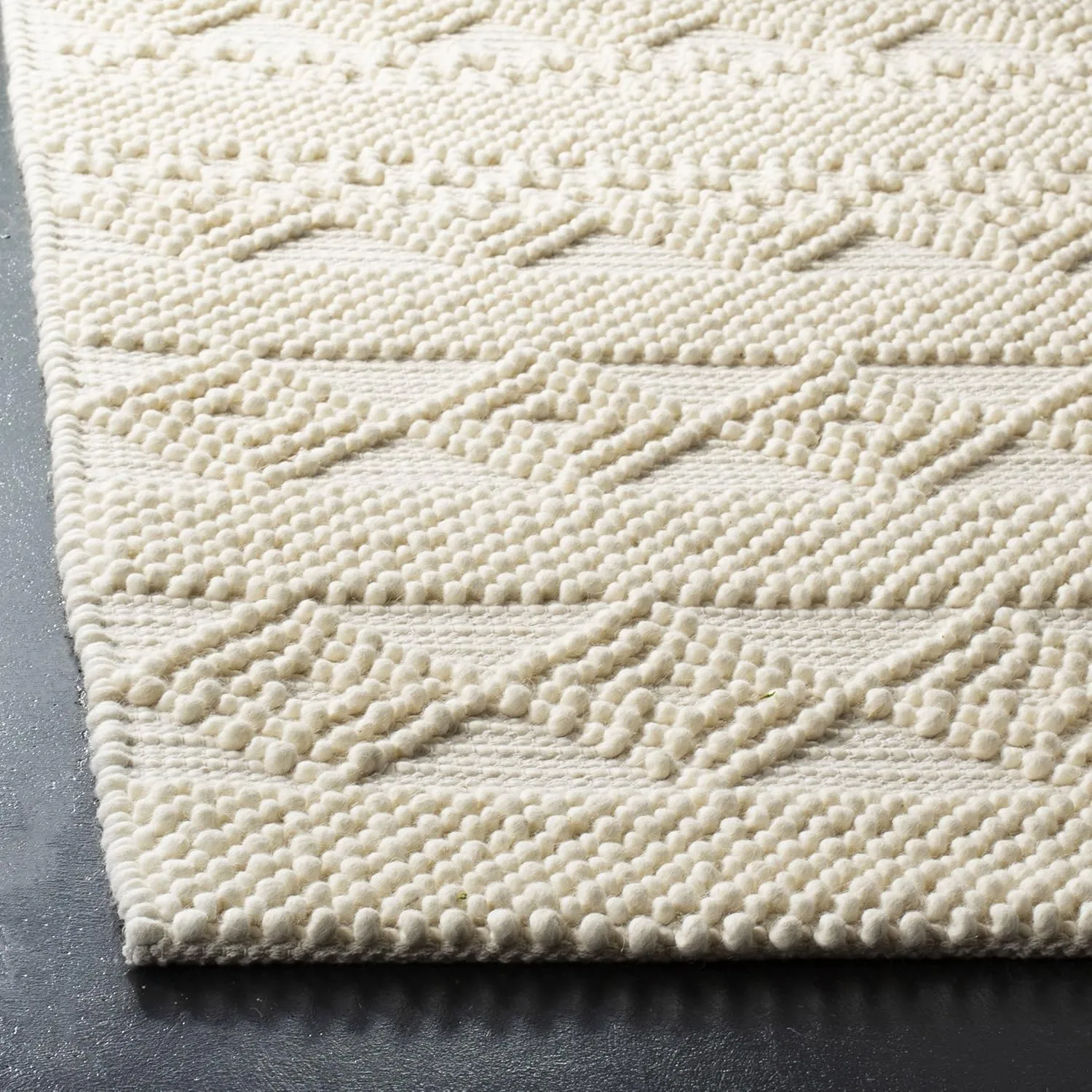 SAFAVIEH Natura Collection Runner Rug - 2'3" x 6', Ivory, Handmade Moroccan Boho Tribal Wool & Cotton, Ideal for High Traffic Areas in Living Room, Bedroom (NAT102C)