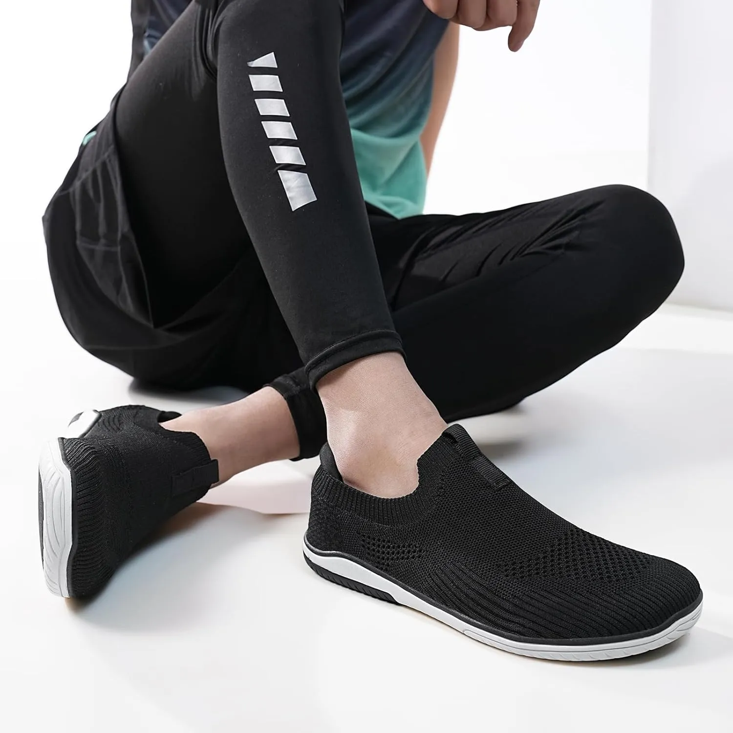 Slip-on Barefoot Shoes Men Minimalist Wide Toe Zero Drop Walking Shoes Lightweight Barefoot Feel & Breathable for Walking Running All Day Wear