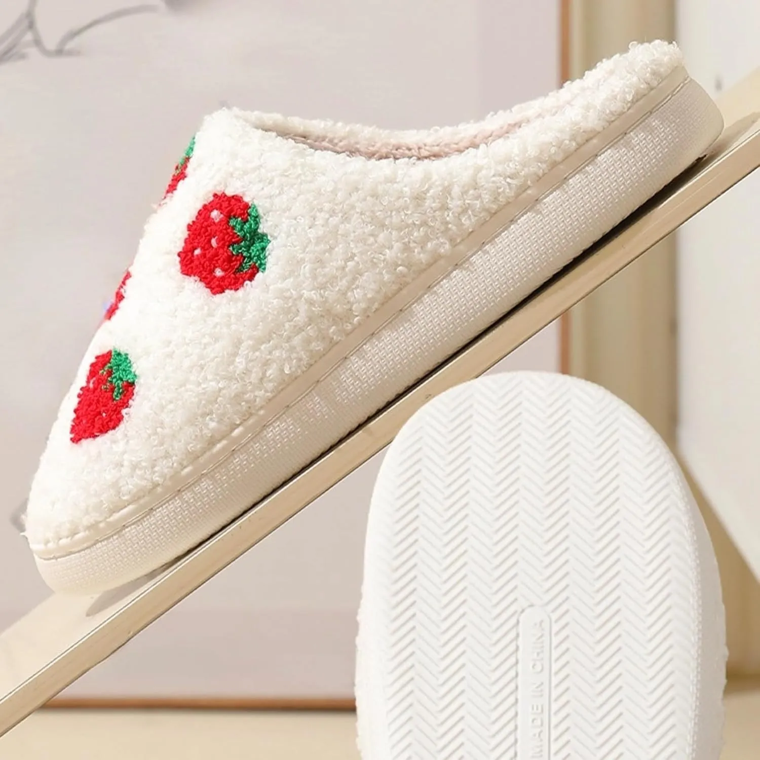 Strawberry Slippers for Women Men Indoor Comfy Cute Couple Plush Warm Home Slippers Slides Winter Cozy Soft Non Slip House Bedroom Outdoor Shoes Slip On Fuzzy Slippers