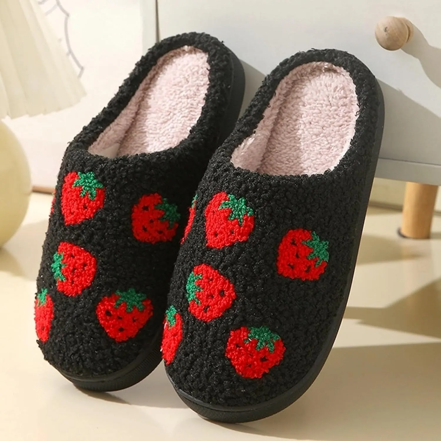 Strawberry Slippers for Women Men Indoor Comfy Cute Couple Plush Warm Home Slippers Slides Winter Cozy Soft Non Slip House Bedroom Outdoor Shoes Slip On Fuzzy Slippers