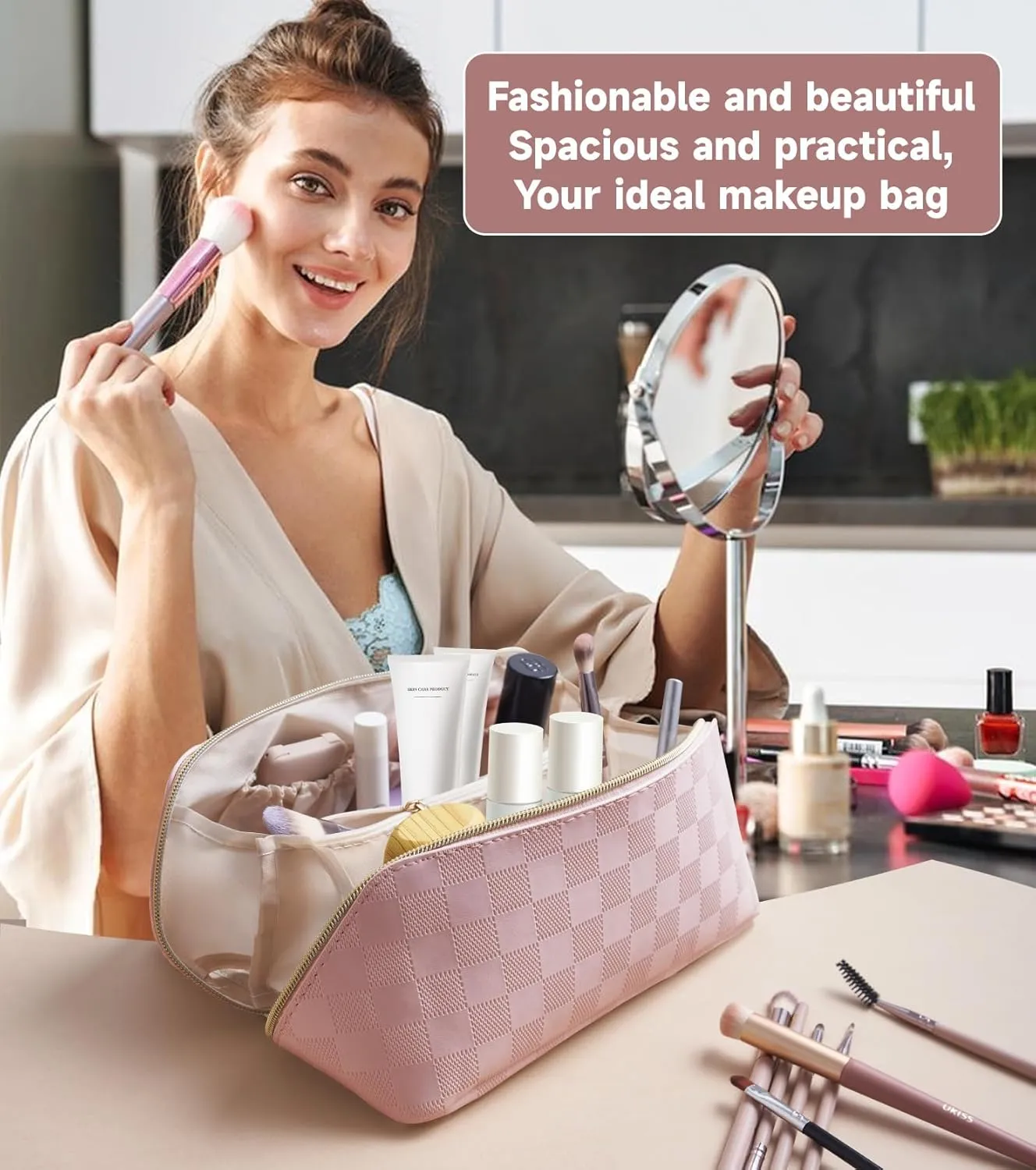 The new parallel makeup bag is very convenient for women to use, using good fabrics. each travel makeup bag can be easily stored. I chose the lay flat makeup bag. (pink)